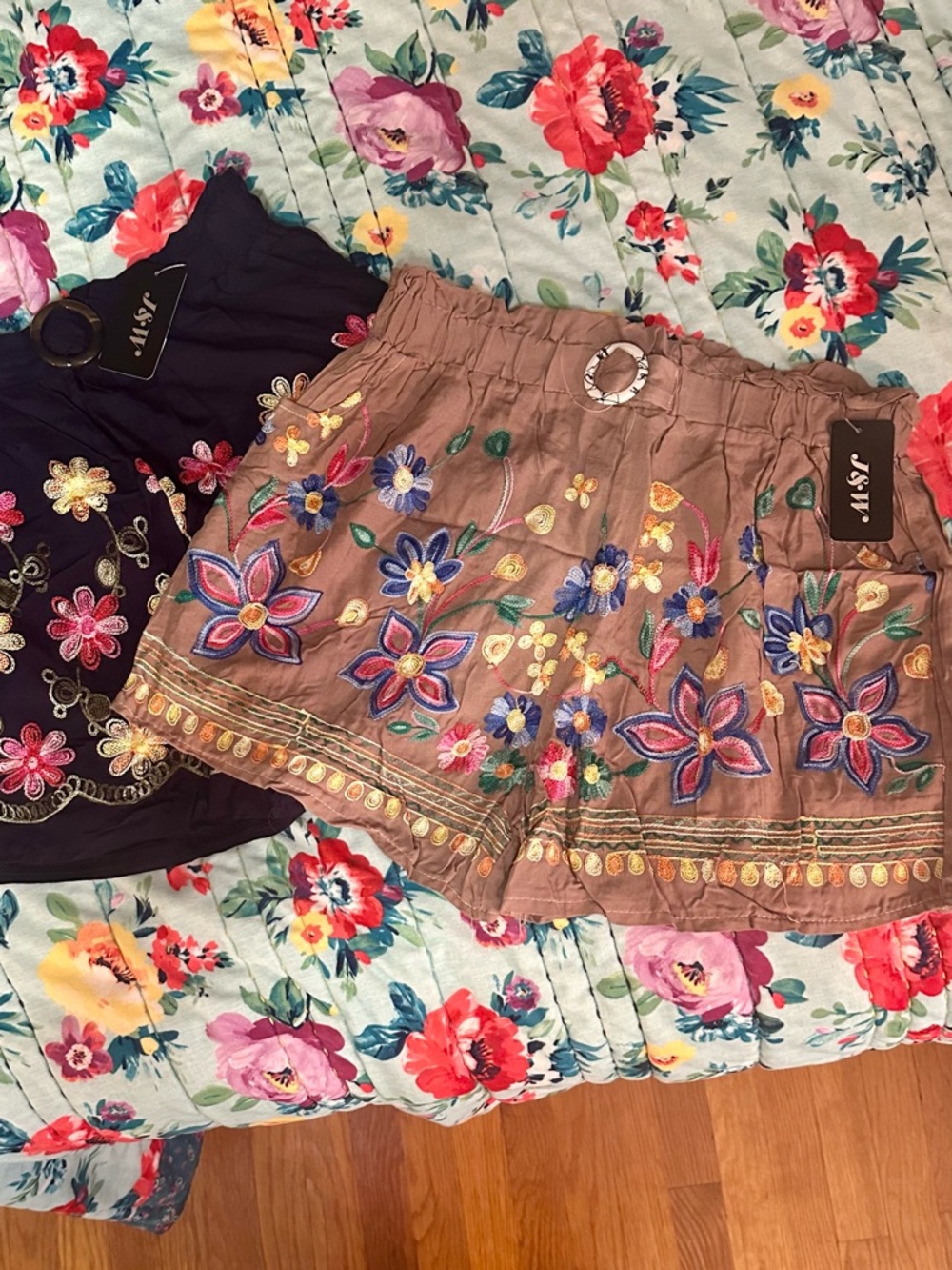 Embroidered High-Rise Tan Floral Shorts - Picture 2 of 4